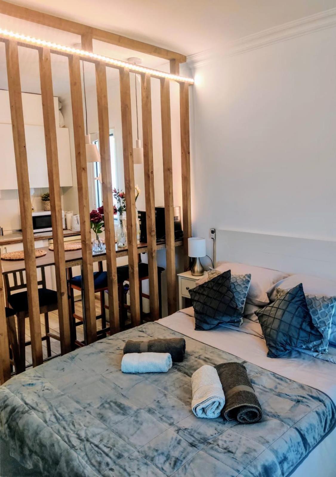 Apartamento Puerto Banus Near Beachfront, Sunny Terrace, Pool, Tennis Court, Parking And Movies Projector