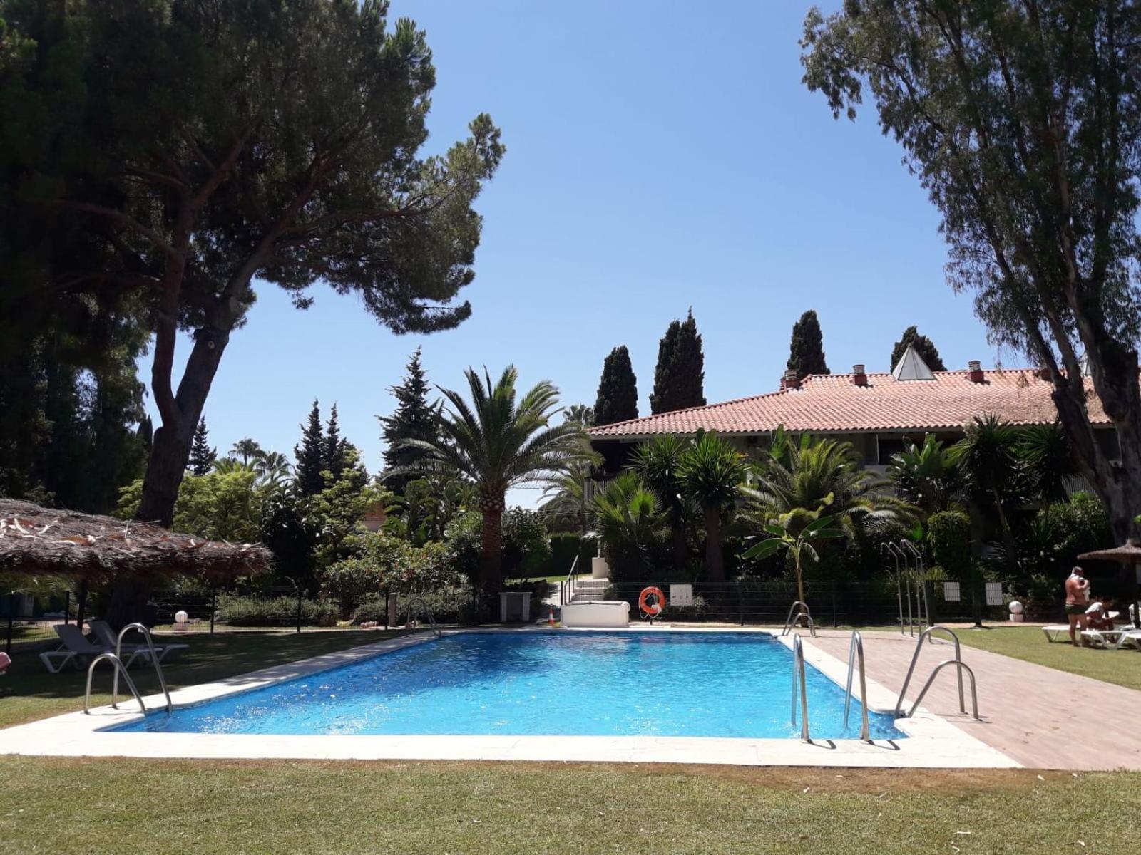 Puerto Banus Near Beachfront, Big Sunny Terrace, Pool, Tennis Court, Parking & Movies Projector * Marbella